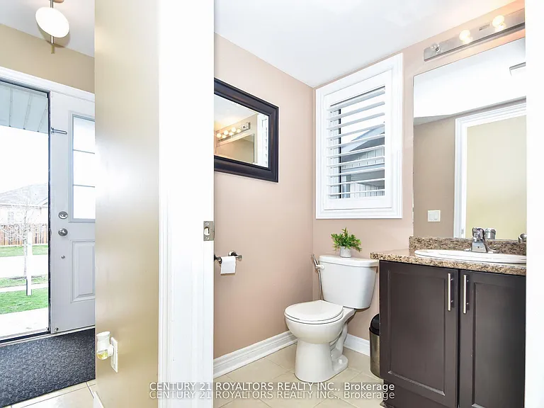 386 Thompson St — Photo 7
