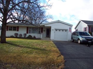 5405 Highland Dr, McHenry, IL 60050