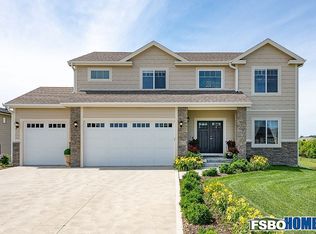 8298 Aspen Dr, West Des Moines, IA 50266