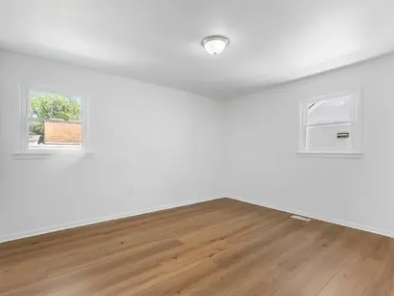 323 S Wood Ave — Photo 7
