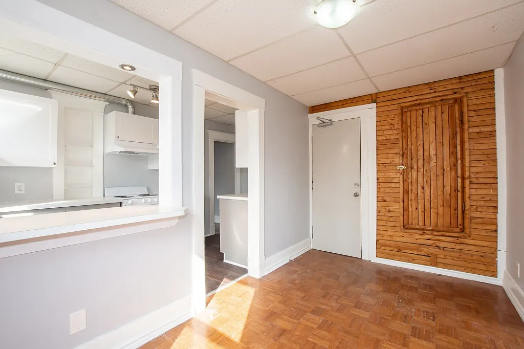 5431 Bridge St #4 photo 1
