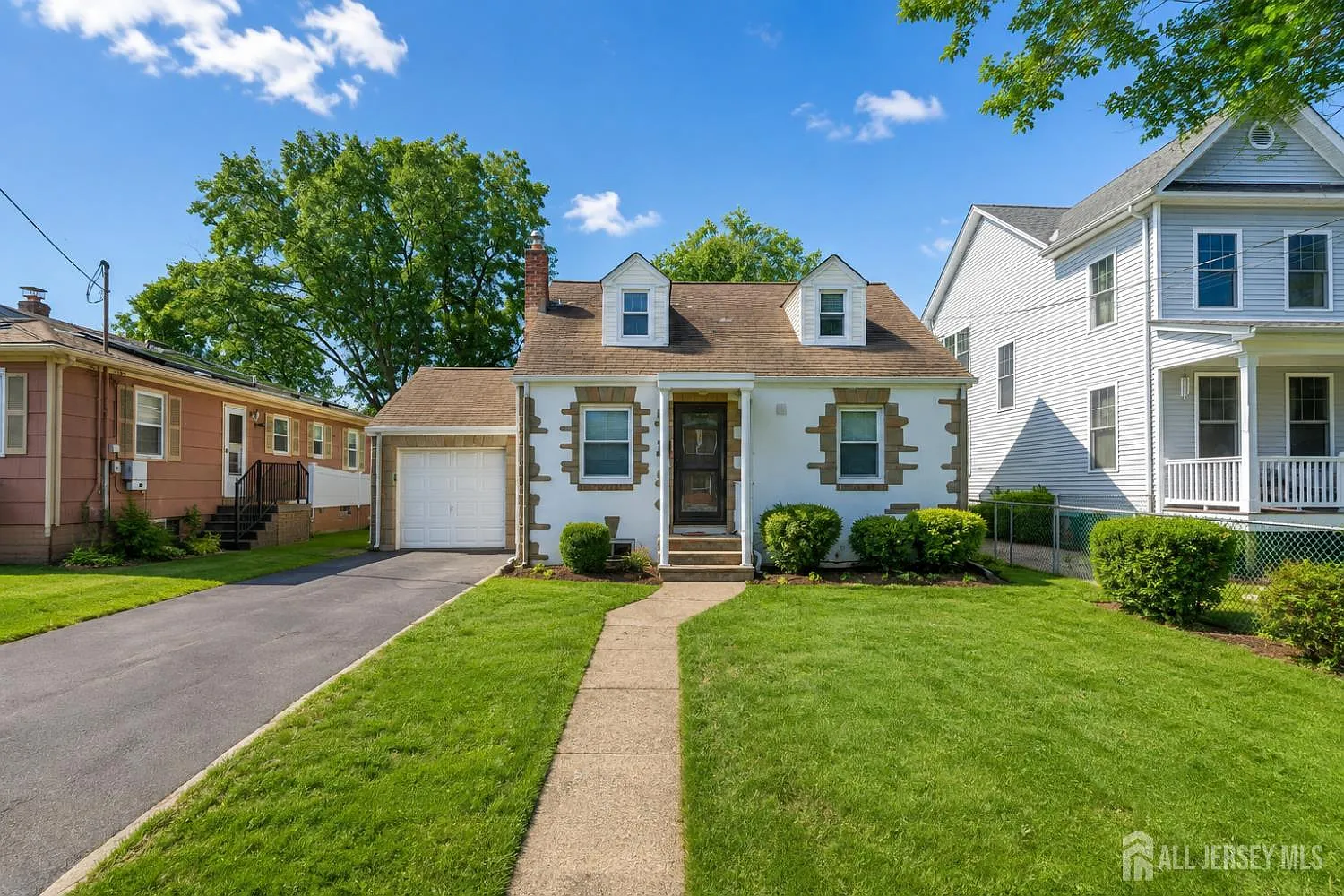 4 bed, 1.0 bath, 1092 sqft, $3,500 — Photo 1