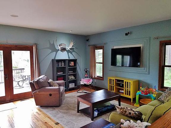 4th image of 301 Esker Heights Dr