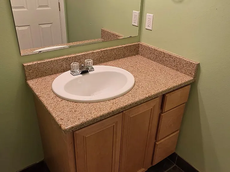 118 SW Regulator St — Photo 6