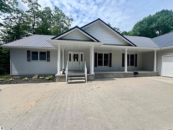 2nd image of 131 Indian Oaks Trl