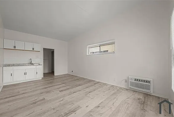 Studio, 450 sqft, $2,041 — Photo 1