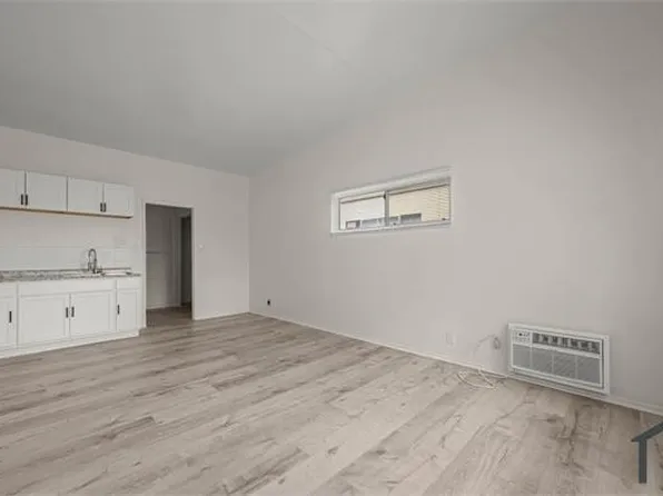 13412 Vanowen St #100, Van Nuys, CA 91405