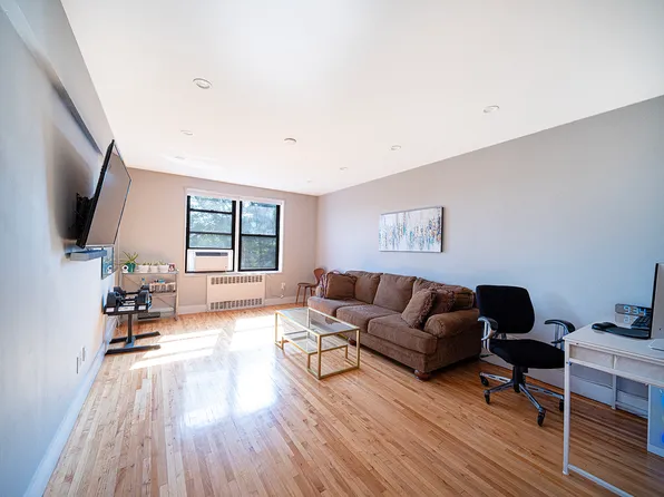 1119 Ocean Parkway image 6 of 15