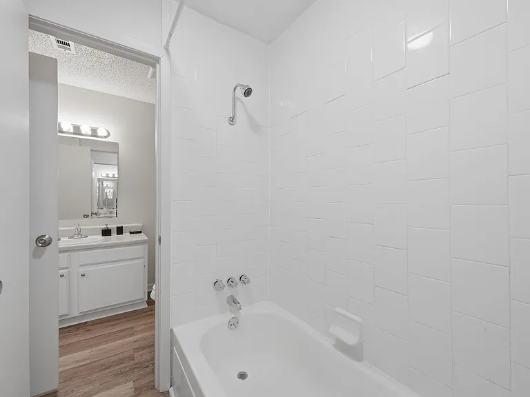 Park Place Apartments — Photo 16