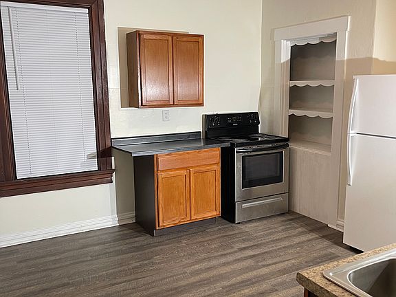 2nd image of 121 E Locust St #4