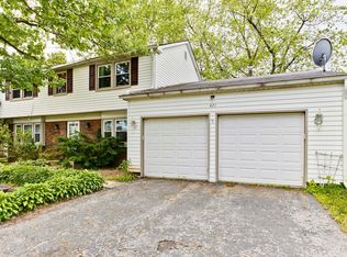 471 Castlewood Ln, Buffalo Grove, IL