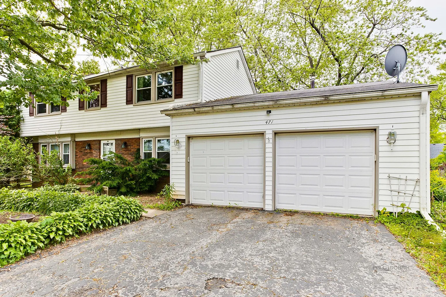 471 Castlewood Ln photo 1