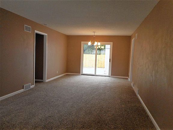 3rd image of 1601 N Westridge Dr