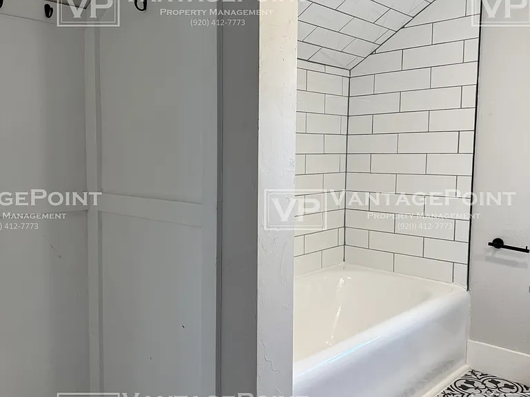 112 Cleveland St — Photo 18