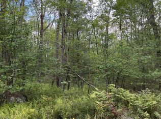 4 Fox Ridge Dr, Hawley, PA 18428