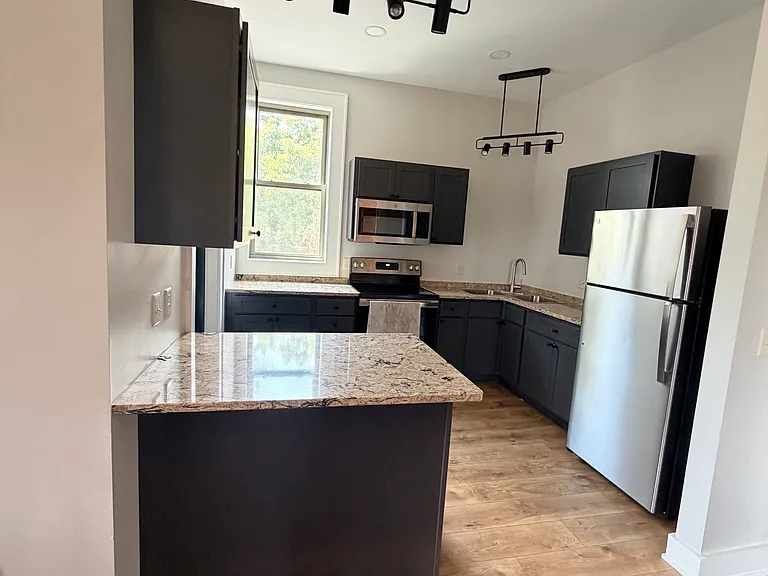 252 High St #B — Photo 2