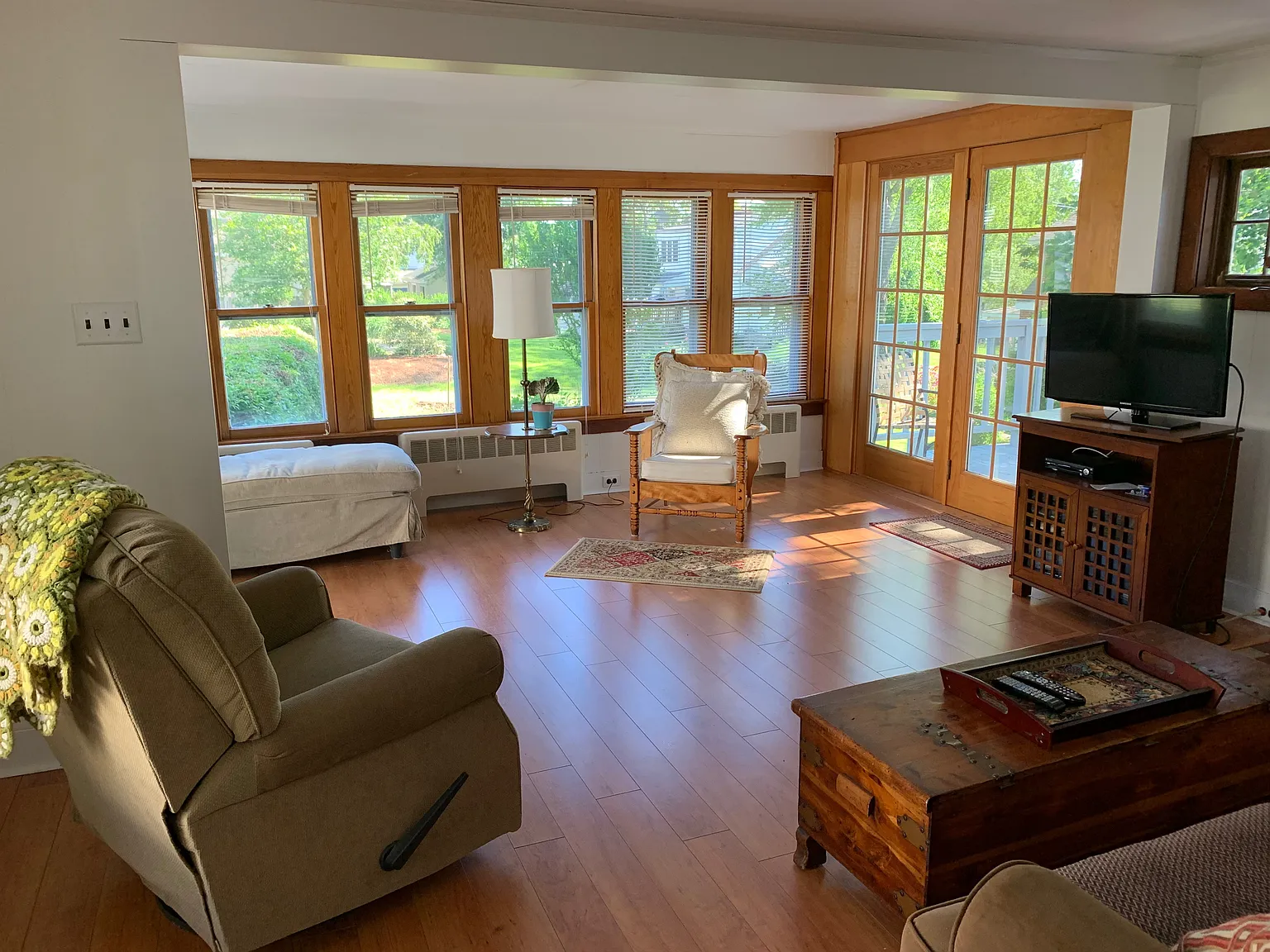 2 bed, 1000 sqft, $2,200 — Photo 2