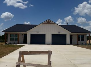 2105 Vista Rosa #A, Three Rivers, TX 78071