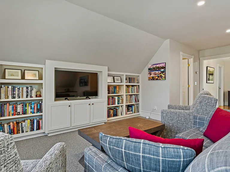 876 Shore Rd — Photo 24