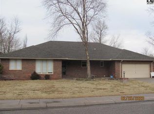 108 Thunderbird Dr, Hutchinson, KS 67502