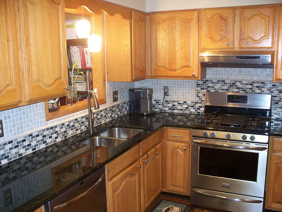 2nd image of 833 E 5th Ave