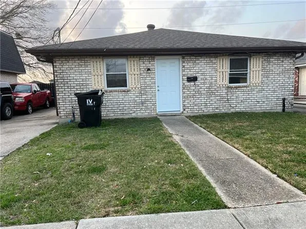 3508 Pakenham Dr, Chalmette, LA 70043