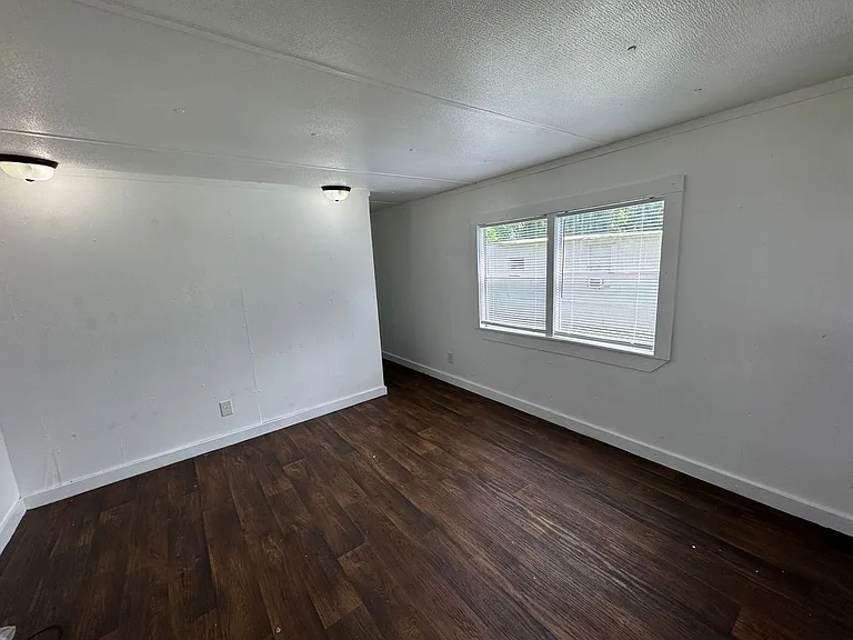202 Irvin Ave NW #1 — Photo 5