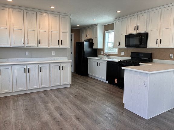 2nd image of 2322 Maclaren Dr #425