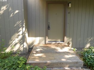 7708 SW Barnes Rd UNIT D, Portland, OR 97225