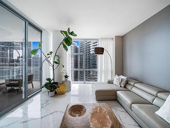5th image of 851 NE 1st Ave Unit 2911