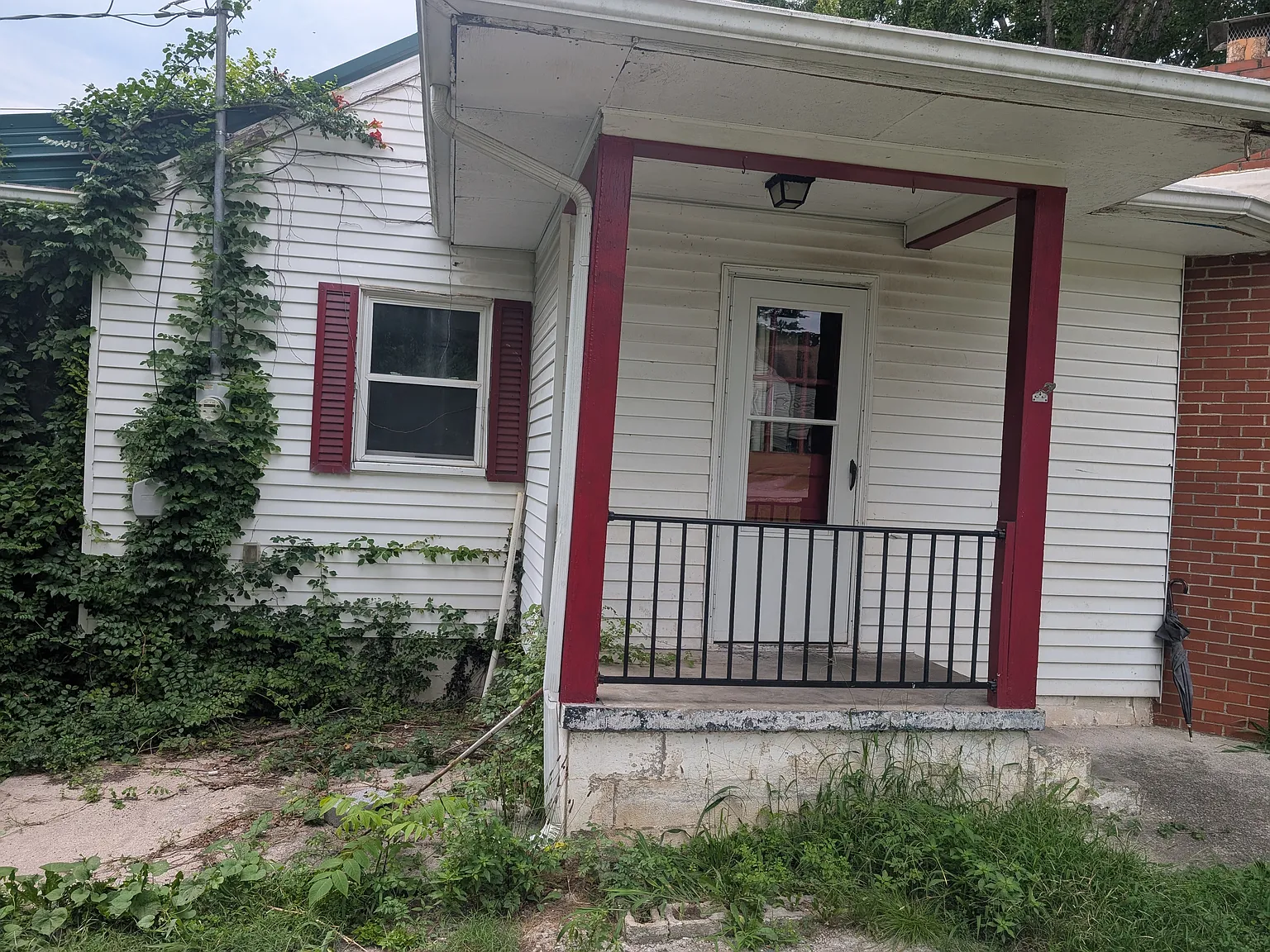 437 Linden Cir — Photo 3