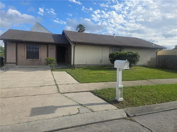 5552 Grand Bayou Dr, New Orleans, LA 70129