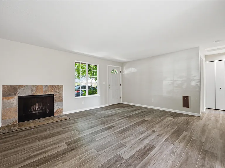 8002-8004 SE 25th Ave — Photo 5