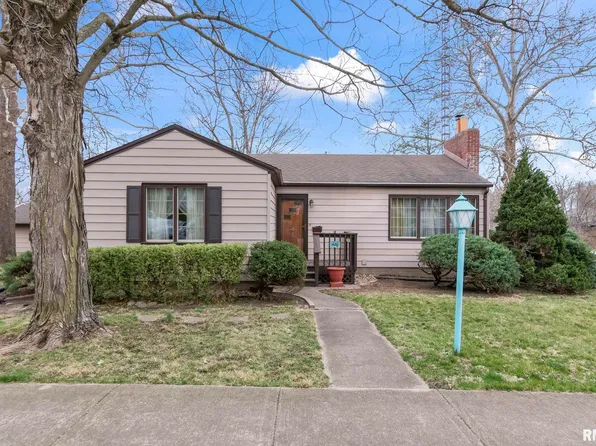 420 W Monroe St, Petersburg, IL 62675