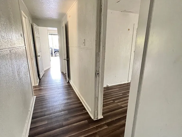 1205 N Park St — Photo 8