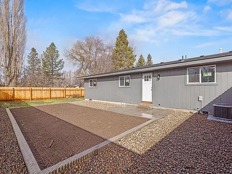 3 bed, 1092 sqft, $1,850 — Photo 4