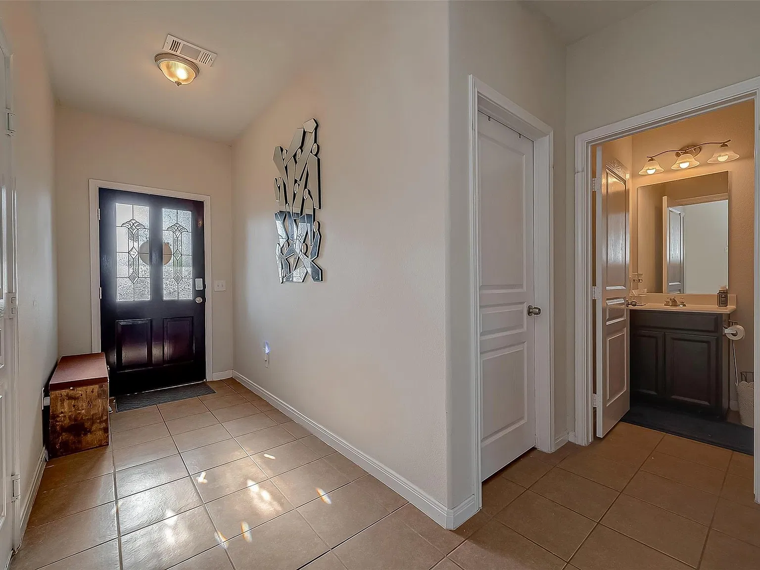 4 bed, 3.0 bath, 2446 sqft, $2,500 — Photo 4