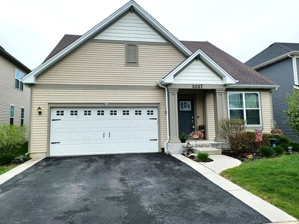 1027 Blazing Star St, South Elgin, IL 60177