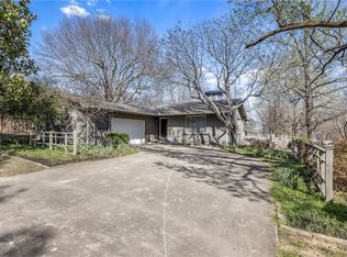 2208 N Juneway Ter, Fayetteville, AR 72703