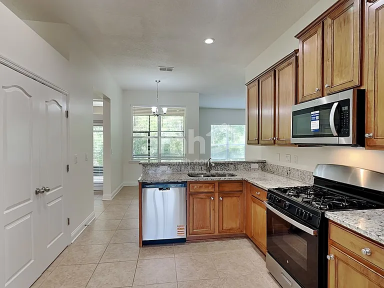 604 Battersea Dr — Photo 4