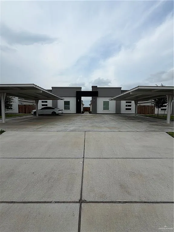 3 bed, 2.0 bath, 1020 sqft, $1,300 — Photo 1