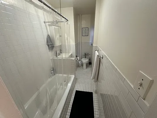Rented by One New York Realty Inc | media 14