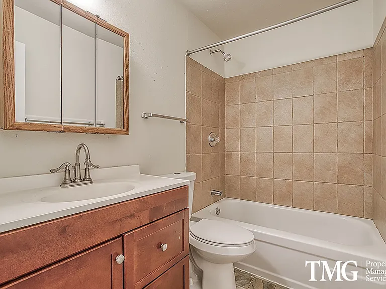 Montclair Apartments — Photo 6