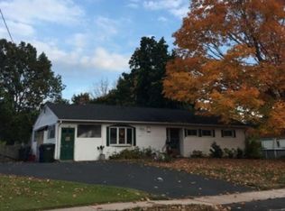 16 Greenland St, Windsor Locks, CT 06096