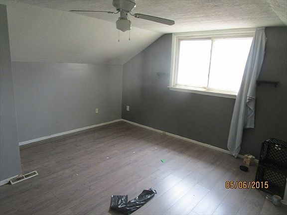 5th image of 1037 E Jarvis Ave