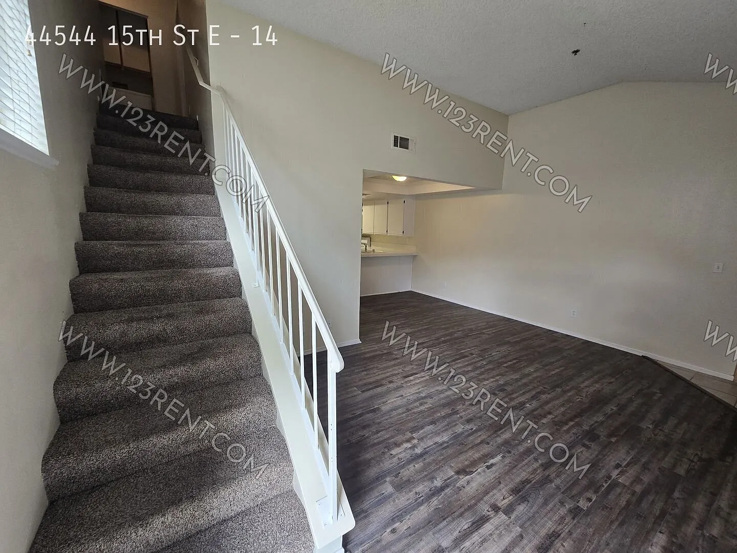 2bd/ 2bth 2 Story Townhome W/Fireplace East Lancaster — Photo 2