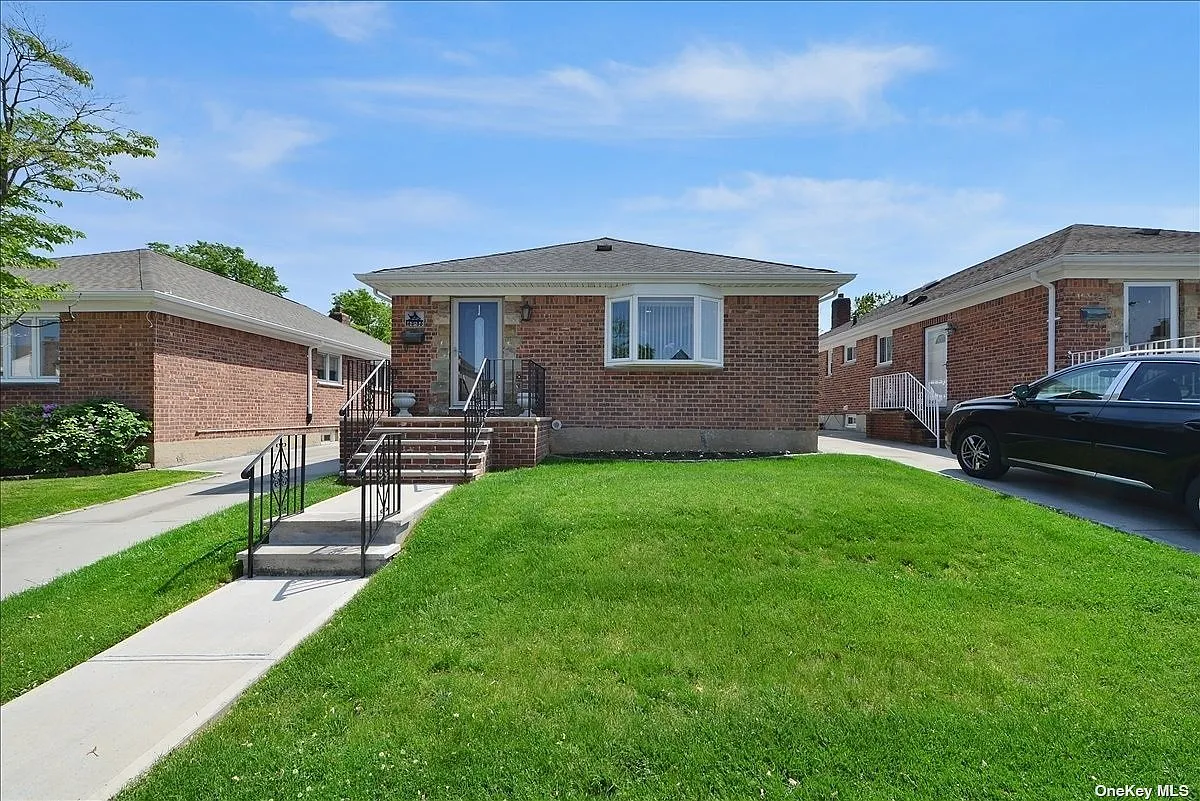 16336 16th Ave photo 1