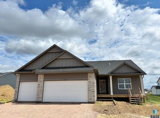 6216 W Goldberg Dr, Sioux Falls, SD 57107