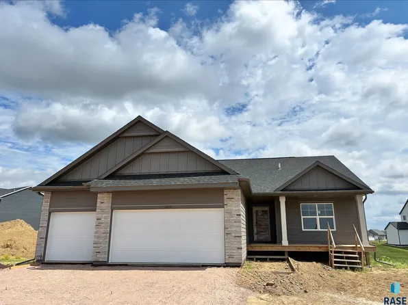 6216 W Goldberg Dr, Sioux Falls, SD 57107
