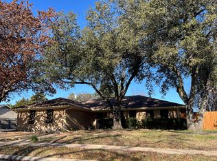 1406 Sundale St, Ennis, TX 75119